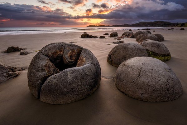SI05 - Winter is coming - Moeraki boulders, Otago.jpg